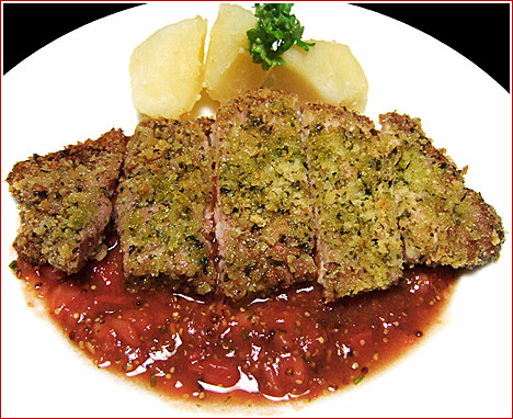 トンカツというより、イタリアン? トンカツよりも手順は少ないのに、レストランメニューのようなおいしさと美しさ。 ハーブ使いと手作りソースがポイントです(^^)